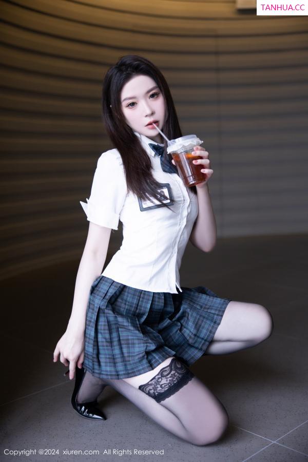 梦心玥  [XiuRen]高清写真图 2024.08.27 No.9074 梦心玥 黑丝美腿第9张图片